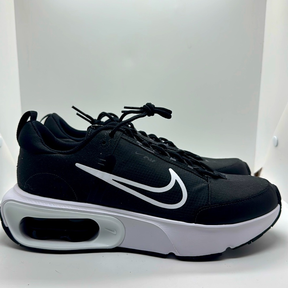 NEW Nike Women’s Air Max INTRLK lite Running shoe Size 11. Black